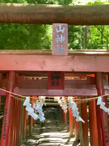 新屋山神社の鳥居