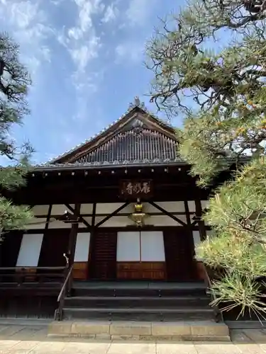 願行寺の本殿