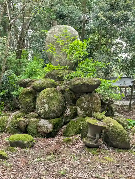 雄山神社峰本社の{uncategorized: "未分類", other: "その他", undefined: "問題あり", building: "その他建物", grave: "お墓", sacred_gate: "鳥居", guardian: "狛犬", statue: "像", buddha: "仏像", history: "歴史", nature: "自然", garden: "庭園", animal: "動物", pagoda: "塔", temizu: "手水舎", mountain_gate: "山門・神門", sanctuary: "本殿・本堂", subordinate: "末社・摂社", art: "芸術", scenery: "景色", jizo: "地蔵", ema: "絵馬", goshuin: "御朱印", omikuji: "おみくじ", items: "授与品その他", amulet: "お守り", goshuincho: "御朱印帳", eats: "食事", festival: "お祭り", votive_dance: "神楽", shichigosan: "七五三参", wedding: "結婚式", experience: "体験その他", initially: "初詣", around: "周辺", anti_infection: "感染症対策"}