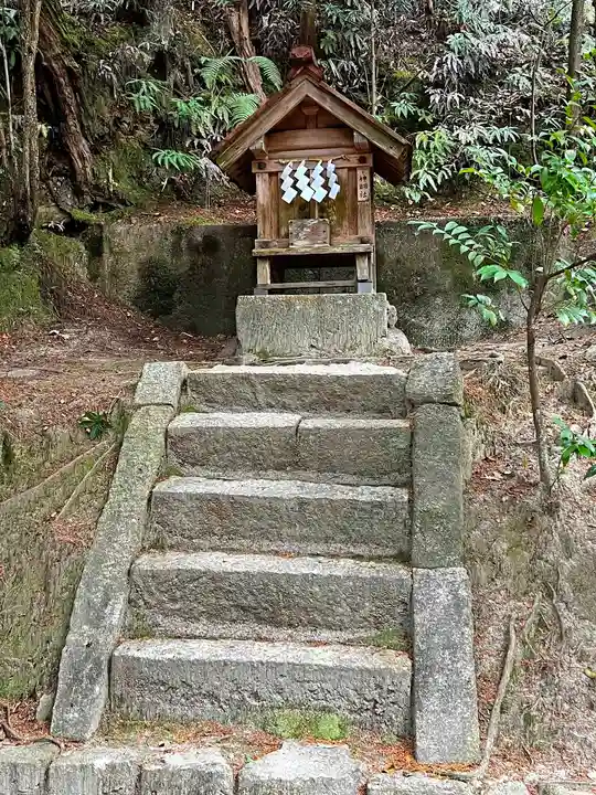 敢國神社の末社・摂社