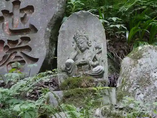 宝珠山 立石寺の像