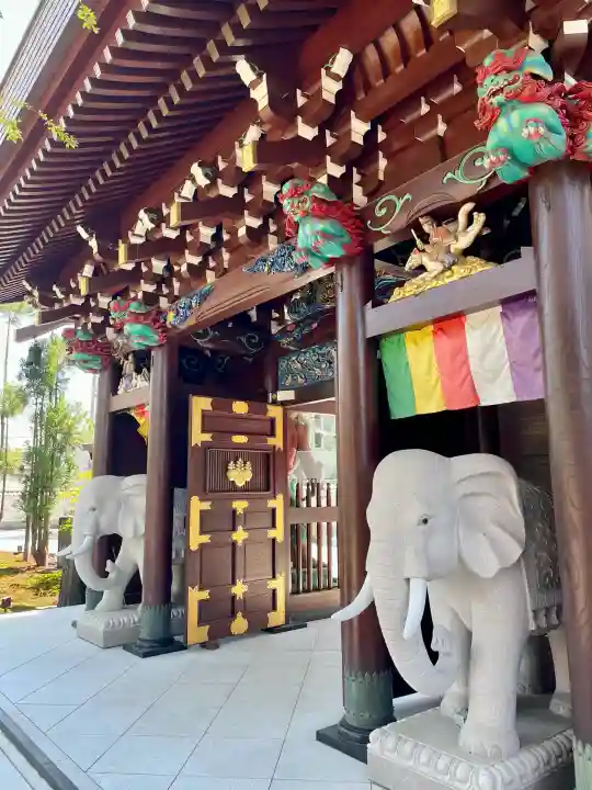 光明院の{uncategorized: "未分類", other: "その他", undefined: "問題あり", building: "その他建物", grave: "お墓", sacred_gate: "鳥居", guardian: "狛犬", statue: "像", buddha: "仏像", history: "歴史", nature: "自然", garden: "庭園", animal: "動物", pagoda: "塔", temizu: "手水舎", mountain_gate: "山門・神門", sanctuary: "本殿・本堂", subordinate: "末社・摂社", art: "芸術", scenery: "景色", jizo: "地蔵", ema: "絵馬", goshuin: "御朱印", omikuji: "おみくじ", items: "授与品その他", amulet: "お守り", goshuincho: "御朱印帳", eats: "食事", festival: "お祭り", votive_dance: "神楽", shichigosan: "七五三参", wedding: "結婚式", experience: "体験その他", initially: "初詣", around: "周辺", anti_infection: "感染症対策"}