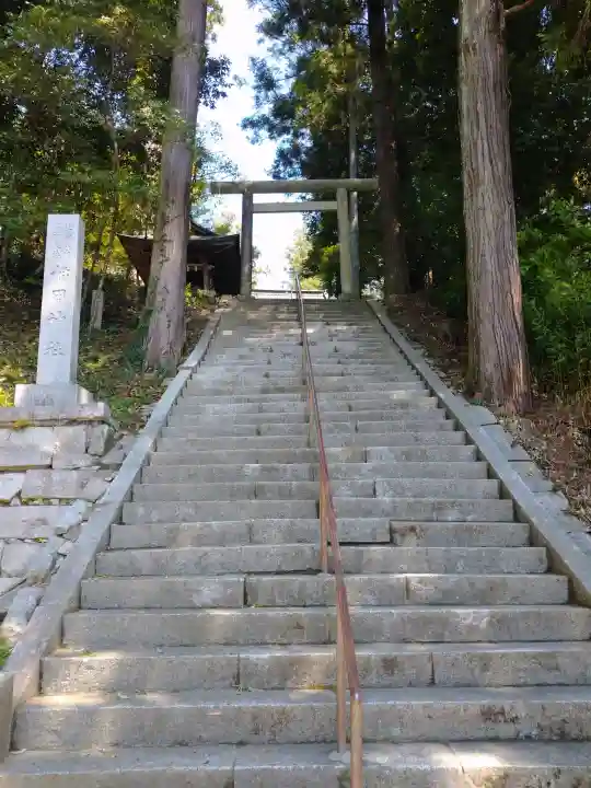 稲田神社の{uncategorized: "未分類", other: "その他", undefined: "問題あり", building: "その他建物", grave: "お墓", sacred_gate: "鳥居", guardian: "狛犬", statue: "像", buddha: "仏像", history: "歴史", nature: "自然", garden: "庭園", animal: "動物", pagoda: "塔", temizu: "手水舎", mountain_gate: "山門・神門", sanctuary: "本殿・本堂", subordinate: "末社・摂社", art: "芸術", scenery: "景色", jizo: "地蔵", ema: "絵馬", goshuin: "御朱印", omikuji: "おみくじ", items: "授与品その他", amulet: "お守り", goshuincho: "御朱印帳", eats: "食事", festival: "お祭り", votive_dance: "神楽", shichigosan: "七五三参", wedding: "結婚式", experience: "体験その他", initially: "初詣", around: "周辺", anti_infection: "感染症対策"}