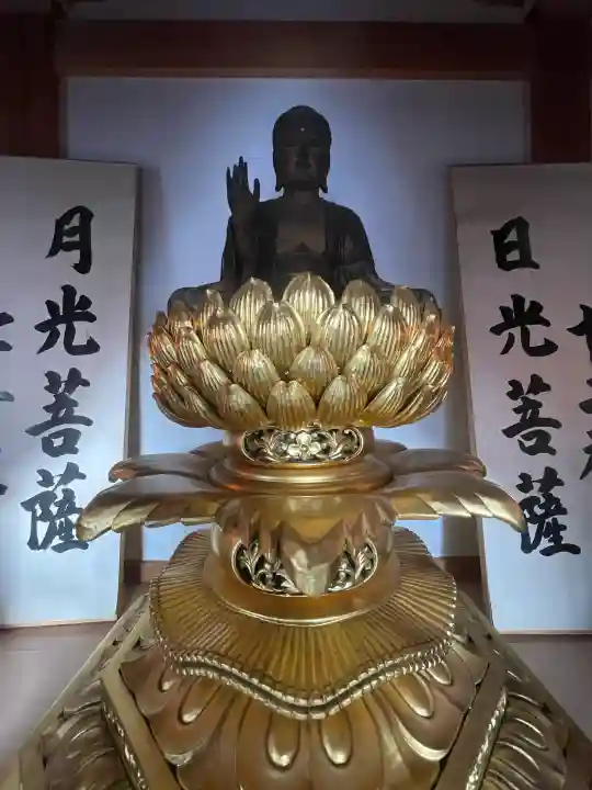 徳林寺の{uncategorized: "未分類", other: "その他", undefined: "問題あり", building: "その他建物", grave: "お墓", sacred_gate: "鳥居", guardian: "狛犬", statue: "像", buddha: "仏像", history: "歴史", nature: "自然", garden: "庭園", animal: "動物", pagoda: "塔", temizu: "手水舎", mountain_gate: "山門・神門", sanctuary: "本殿・本堂", subordinate: "末社・摂社", art: "芸術", scenery: "景色", jizo: "地蔵", ema: "絵馬", goshuin: "御朱印", omikuji: "おみくじ", items: "授与品その他", amulet: "お守り", goshuincho: "御朱印帳", eats: "食事", festival: "お祭り", votive_dance: "神楽", shichigosan: "七五三参", wedding: "結婚式", experience: "体験その他", initially: "初詣", around: "周辺", anti_infection: "感染症対策"}