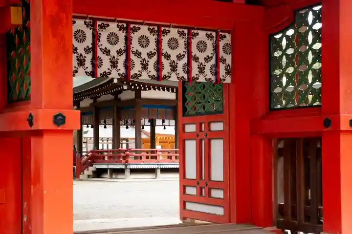 武蔵一宮氷川神社の山門・神門