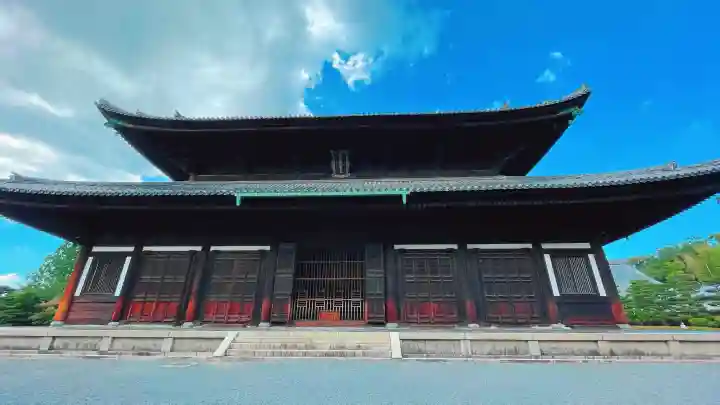 東福禅寺(東福寺)の{uncategorized: "未分類", other: "その他", undefined: "問題あり", building: "その他建物", grave: "お墓", sacred_gate: "鳥居", guardian: "狛犬", statue: "像", buddha: "仏像", history: "歴史", nature: "自然", garden: "庭園", animal: "動物", pagoda: "塔", temizu: "手水舎", mountain_gate: "山門・神門", sanctuary: "本殿・本堂", subordinate: "末社・摂社", art: "芸術", scenery: "景色", jizo: "地蔵", ema: "絵馬", goshuin: "御朱印", omikuji: "おみくじ", items: "授与品その他", amulet: "お守り", goshuincho: "御朱印帳", eats: "食事", festival: "お祭り", votive_dance: "神楽", shichigosan: "七五三参", wedding: "結婚式", experience: "体験その他", initially: "初詣", around: "周辺", anti_infection: "感染症対策"}