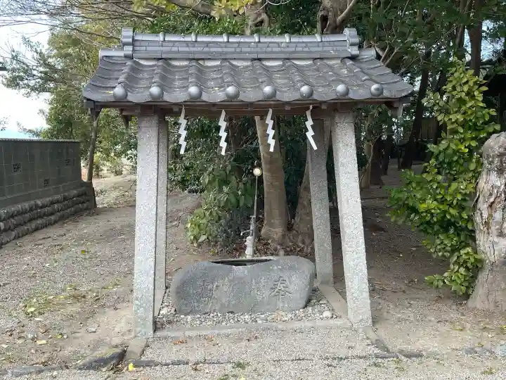 奈々美神社の{uncategorized: "未分類", other: "その他", undefined: "問題あり", building: "その他建物", grave: "お墓", sacred_gate: "鳥居", guardian: "狛犬", statue: "像", buddha: "仏像", history: "歴史", nature: "自然", garden: "庭園", animal: "動物", pagoda: "塔", temizu: "手水舎", mountain_gate: "山門・神門", sanctuary: "本殿・本堂", subordinate: "末社・摂社", art: "芸術", scenery: "景色", jizo: "地蔵", ema: "絵馬", goshuin: "御朱印", omikuji: "おみくじ", items: "授与品その他", amulet: "お守り", goshuincho: "御朱印帳", eats: "食事", festival: "お祭り", votive_dance: "神楽", shichigosan: "七五三参", wedding: "結婚式", experience: "体験その他", initially: "初詣", around: "周辺", anti_infection: "感染症対策"}