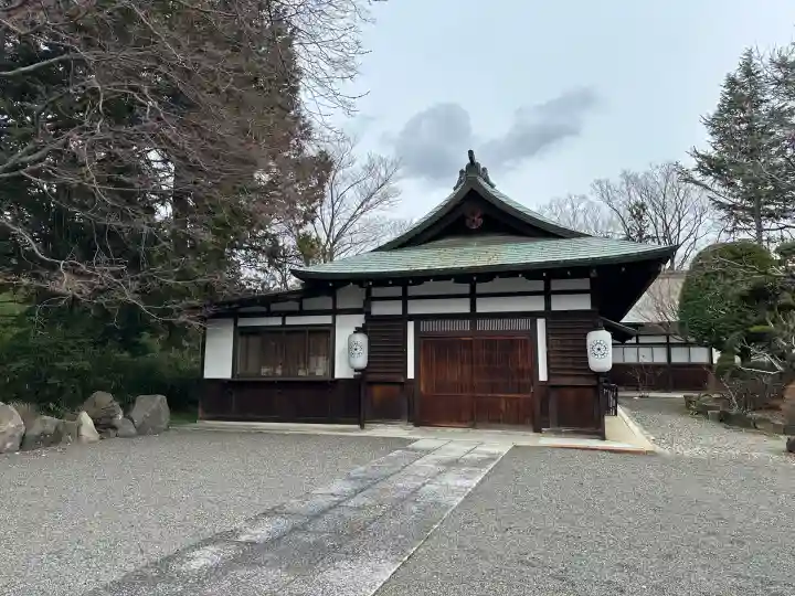 長野縣護國神社の{uncategorized: "未分類", other: "その他", undefined: "問題あり", building: "その他建物", grave: "お墓", sacred_gate: "鳥居", guardian: "狛犬", statue: "像", buddha: "仏像", history: "歴史", nature: "自然", garden: "庭園", animal: "動物", pagoda: "塔", temizu: "手水舎", mountain_gate: "山門・神門", sanctuary: "本殿・本堂", subordinate: "末社・摂社", art: "芸術", scenery: "景色", jizo: "地蔵", ema: "絵馬", goshuin: "御朱印", omikuji: "おみくじ", items: "授与品その他", amulet: "お守り", goshuincho: "御朱印帳", eats: "食事", festival: "お祭り", votive_dance: "神楽", shichigosan: "七五三参", wedding: "結婚式", experience: "体験その他", initially: "初詣", around: "周辺", anti_infection: "感染症対策"}