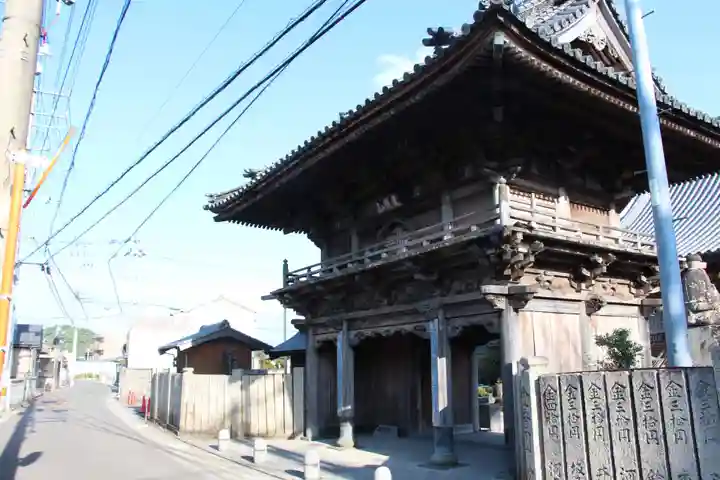 観音寺の山門・神門