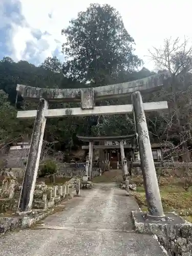 艮神社の{uncategorized: "未分類", other: "その他", undefined: "問題あり", building: "その他建物", grave: "お墓", sacred_gate: "鳥居", guardian: "狛犬", statue: "像", buddha: "仏像", history: "歴史", nature: "自然", garden: "庭園", animal: "動物", pagoda: "塔", temizu: "手水舎", mountain_gate: "山門・神門", sanctuary: "本殿・本堂", subordinate: "末社・摂社", art: "芸術", scenery: "景色", jizo: "地蔵", ema: "絵馬", goshuin: "御朱印", omikuji: "おみくじ", items: "授与品その他", amulet: "お守り", goshuincho: "御朱印帳", eats: "食事", festival: "お祭り", votive_dance: "神楽", shichigosan: "七五三参", wedding: "結婚式", experience: "体験その他", initially: "初詣", around: "周辺", anti_infection: "感染症対策"}