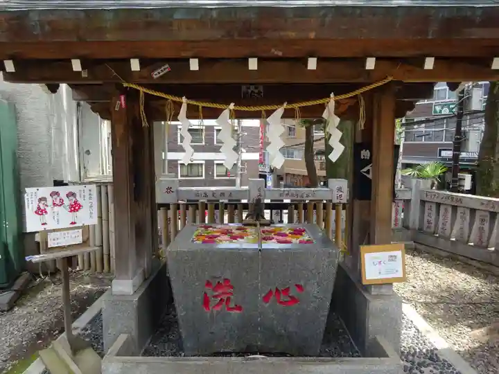 高円寺氷川神社の手水舎