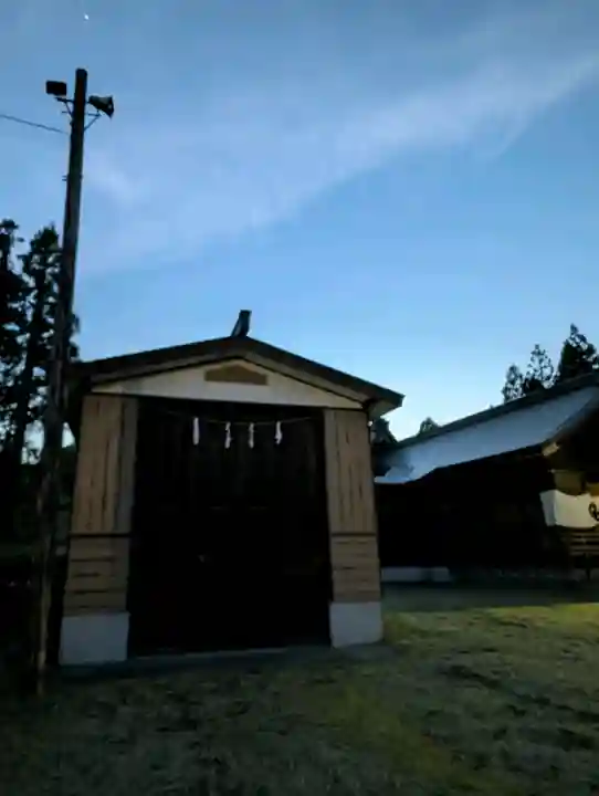 居多神社の{uncategorized: "未分類", other: "その他", undefined: "問題あり", building: "その他建物", grave: "お墓", sacred_gate: "鳥居", guardian: "狛犬", statue: "像", buddha: "仏像", history: "歴史", nature: "自然", garden: "庭園", animal: "動物", pagoda: "塔", temizu: "手水舎", mountain_gate: "山門・神門", sanctuary: "本殿・本堂", subordinate: "末社・摂社", art: "芸術", scenery: "景色", jizo: "地蔵", ema: "絵馬", goshuin: "御朱印", omikuji: "おみくじ", items: "授与品その他", amulet: "お守り", goshuincho: "御朱印帳", eats: "食事", festival: "お祭り", votive_dance: "神楽", shichigosan: "七五三参", wedding: "結婚式", experience: "体験その他", initially: "初詣", around: "周辺", anti_infection: "感染症対策"}