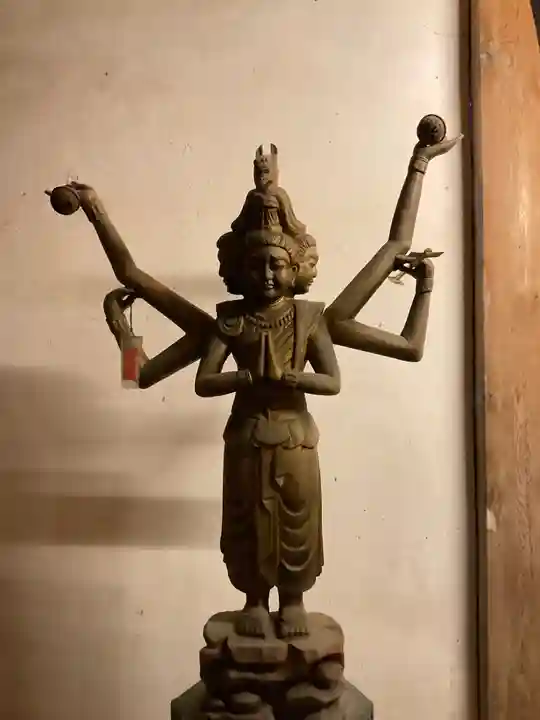 成身院 百体観音堂(さざえ堂)の仏像