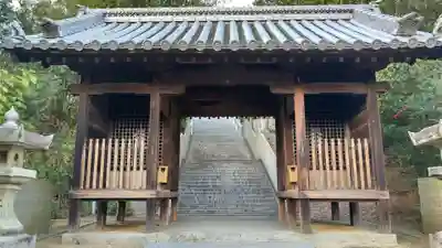 新庄八幡宮の山門・神門