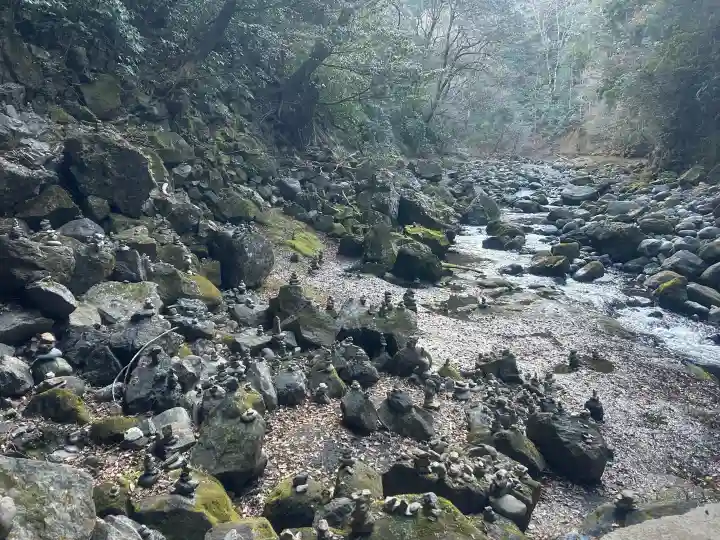 天安河原宮の{uncategorized: "未分類", other: "その他", undefined: "問題あり", building: "その他建物", grave: "お墓", sacred_gate: "鳥居", guardian: "狛犬", statue: "像", buddha: "仏像", history: "歴史", nature: "自然", garden: "庭園", animal: "動物", pagoda: "塔", temizu: "手水舎", mountain_gate: "山門・神門", sanctuary: "本殿・本堂", subordinate: "末社・摂社", art: "芸術", scenery: "景色", jizo: "地蔵", ema: "絵馬", goshuin: "御朱印", omikuji: "おみくじ", items: "授与品その他", amulet: "お守り", goshuincho: "御朱印帳", eats: "食事", festival: "お祭り", votive_dance: "神楽", shichigosan: "七五三参", wedding: "結婚式", experience: "体験その他", initially: "初詣", around: "周辺", anti_infection: "感染症対策"}