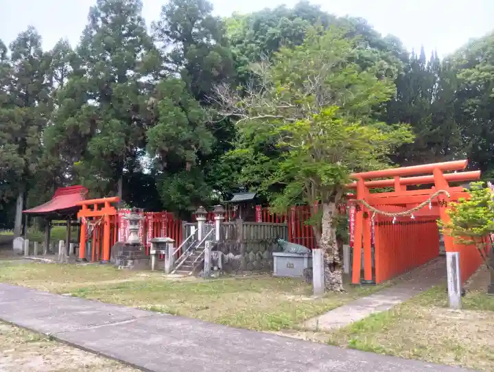 宇夫須奈神社(木曽川町)の{uncategorized: "未分類", other: "その他", undefined: "問題あり", building: "その他建物", grave: "お墓", sacred_gate: "鳥居", guardian: "狛犬", statue: "像", buddha: "仏像", history: "歴史", nature: "自然", garden: "庭園", animal: "動物", pagoda: "塔", temizu: "手水舎", mountain_gate: "山門・神門", sanctuary: "本殿・本堂", subordinate: "末社・摂社", art: "芸術", scenery: "景色", jizo: "地蔵", ema: "絵馬", goshuin: "御朱印", omikuji: "おみくじ", items: "授与品その他", amulet: "お守り", goshuincho: "御朱印帳", eats: "食事", festival: "お祭り", votive_dance: "神楽", shichigosan: "七五三参", wedding: "結婚式", experience: "体験その他", initially: "初詣", around: "周辺", anti_infection: "感染症対策"}