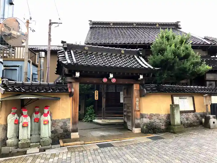 雨寶院の山門・神門