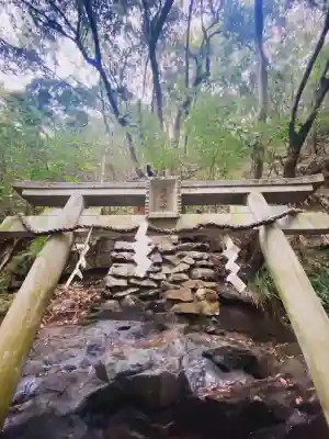 龍鎮神社の{uncategorized: "未分類", other: "その他", undefined: "問題あり", building: "その他建物", grave: "お墓", sacred_gate: "鳥居", guardian: "狛犬", statue: "像", buddha: "仏像", history: "歴史", nature: "自然", garden: "庭園", animal: "動物", pagoda: "塔", temizu: "手水舎", mountain_gate: "山門・神門", sanctuary: "本殿・本堂", subordinate: "末社・摂社", art: "芸術", scenery: "景色", jizo: "地蔵", ema: "絵馬", goshuin: "御朱印", omikuji: "おみくじ", items: "授与品その他", amulet: "お守り", goshuincho: "御朱印帳", eats: "食事", festival: "お祭り", votive_dance: "神楽", shichigosan: "七五三参", wedding: "結婚式", experience: "体験その他", initially: "初詣", around: "周辺", anti_infection: "感染症対策"}