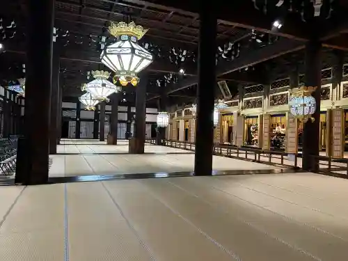 本願寺（西本願寺）の{uncategorized: "未分類", other: "その他", undefined: "問題あり", building: "その他建物", grave: "お墓", sacred_gate: "鳥居", guardian: "狛犬", statue: "像", buddha: "仏像", history: "歴史", nature: "自然", garden: "庭園", animal: "動物", pagoda: "塔", temizu: "手水舎", mountain_gate: "山門・神門", sanctuary: "本殿・本堂", subordinate: "末社・摂社", art: "芸術", scenery: "景色", jizo: "地蔵", ema: "絵馬", goshuin: "御朱印", omikuji: "おみくじ", items: "授与品その他", amulet: "お守り", goshuincho: "御朱印帳", eats: "食事", festival: "お祭り", votive_dance: "神楽", shichigosan: "七五三参", wedding: "結婚式", experience: "体験その他", initially: "初詣", around: "周辺", anti_infection: "感染症対策"}