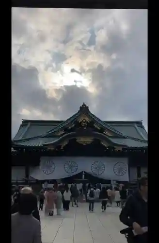 靖國神社の{uncategorized: "未分類", other: "その他", undefined: "問題あり", building: "その他建物", grave: "お墓", sacred_gate: "鳥居", guardian: "狛犬", statue: "像", buddha: "仏像", history: "歴史", nature: "自然", garden: "庭園", animal: "動物", pagoda: "塔", temizu: "手水舎", mountain_gate: "山門・神門", sanctuary: "本殿・本堂", subordinate: "末社・摂社", art: "芸術", scenery: "景色", jizo: "地蔵", ema: "絵馬", goshuin: "御朱印", omikuji: "おみくじ", items: "授与品その他", amulet: "お守り", goshuincho: "御朱印帳", eats: "食事", festival: "お祭り", votive_dance: "神楽", shichigosan: "七五三参", wedding: "結婚式", experience: "体験その他", initially: "初詣", around: "周辺", anti_infection: "感染症対策"}