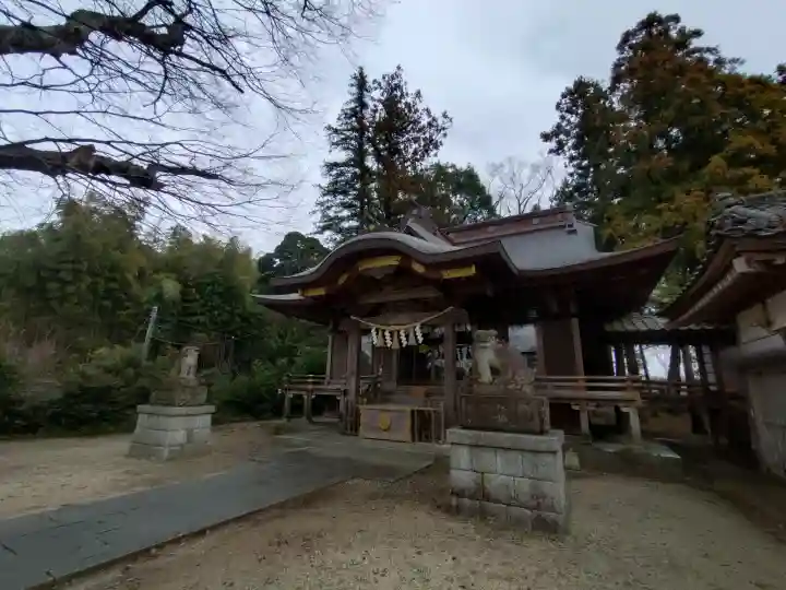 素鵞神社の{uncategorized: "未分類", other: "その他", undefined: "問題あり", building: "その他建物", grave: "お墓", sacred_gate: "鳥居", guardian: "狛犬", statue: "像", buddha: "仏像", history: "歴史", nature: "自然", garden: "庭園", animal: "動物", pagoda: "塔", temizu: "手水舎", mountain_gate: "山門・神門", sanctuary: "本殿・本堂", subordinate: "末社・摂社", art: "芸術", scenery: "景色", jizo: "地蔵", ema: "絵馬", goshuin: "御朱印", omikuji: "おみくじ", items: "授与品その他", amulet: "お守り", goshuincho: "御朱印帳", eats: "食事", festival: "お祭り", votive_dance: "神楽", shichigosan: "七五三参", wedding: "結婚式", experience: "体験その他", initially: "初詣", around: "周辺", anti_infection: "感染症対策"}