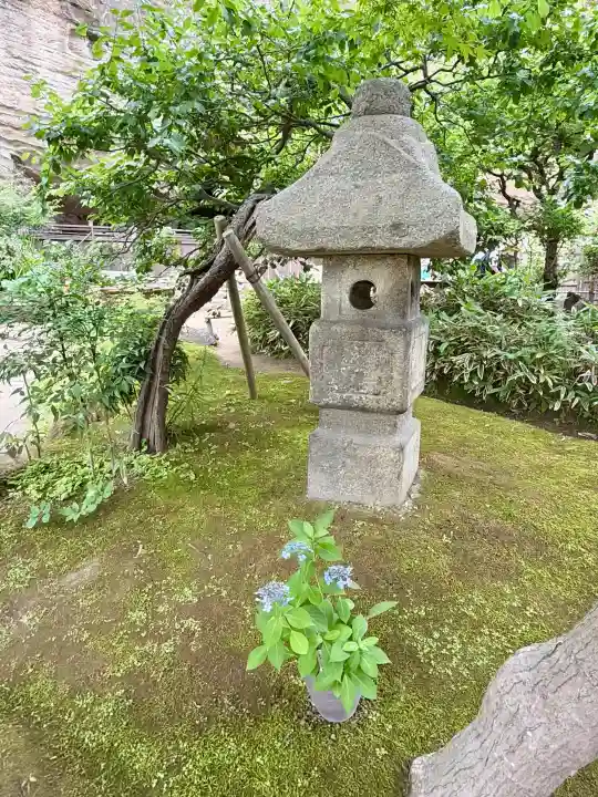 円覚寺の{uncategorized: "未分類", other: "その他", undefined: "問題あり", building: "その他建物", grave: "お墓", sacred_gate: "鳥居", guardian: "狛犬", statue: "像", buddha: "仏像", history: "歴史", nature: "自然", garden: "庭園", animal: "動物", pagoda: "塔", temizu: "手水舎", mountain_gate: "山門・神門", sanctuary: "本殿・本堂", subordinate: "末社・摂社", art: "芸術", scenery: "景色", jizo: "地蔵", ema: "絵馬", goshuin: "御朱印", omikuji: "おみくじ", items: "授与品その他", amulet: "お守り", goshuincho: "御朱印帳", eats: "食事", festival: "お祭り", votive_dance: "神楽", shichigosan: "七五三参", wedding: "結婚式", experience: "体験その他", initially: "初詣", around: "周辺", anti_infection: "感染症対策"}