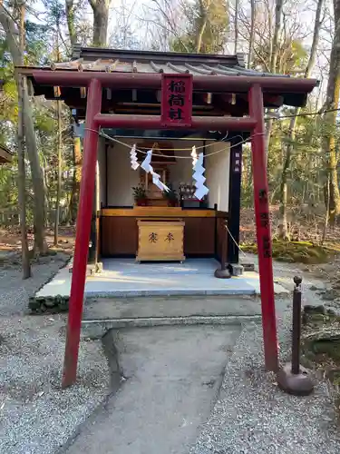 新屋山神社の末社・摂社