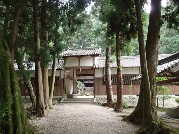 都祁山口神社の山門・神門