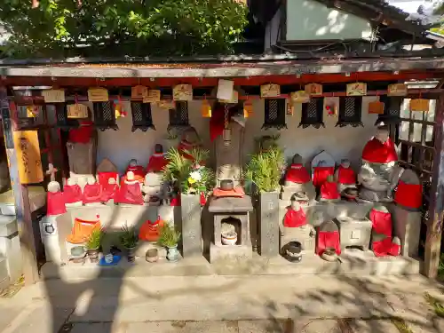 全興寺の{uncategorized: "未分類", other: "その他", undefined: "問題あり", building: "その他建物", grave: "お墓", sacred_gate: "鳥居", guardian: "狛犬", statue: "像", buddha: "仏像", history: "歴史", nature: "自然", garden: "庭園", animal: "動物", pagoda: "塔", temizu: "手水舎", mountain_gate: "山門・神門", sanctuary: "本殿・本堂", subordinate: "末社・摂社", art: "芸術", scenery: "景色", jizo: "地蔵", ema: "絵馬", goshuin: "御朱印", omikuji: "おみくじ", items: "授与品その他", amulet: "お守り", goshuincho: "御朱印帳", eats: "食事", festival: "お祭り", votive_dance: "神楽", shichigosan: "七五三参", wedding: "結婚式", experience: "体験その他", initially: "初詣", around: "周辺", anti_infection: "感染症対策"}