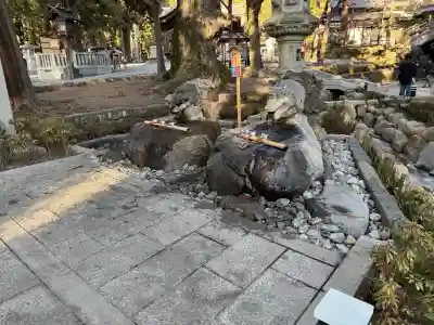 諏訪大社下社秋宮の{uncategorized: "未分類", other: "その他", undefined: "問題あり", building: "その他建物", grave: "お墓", sacred_gate: "鳥居", guardian: "狛犬", statue: "像", buddha: "仏像", history: "歴史", nature: "自然", garden: "庭園", animal: "動物", pagoda: "塔", temizu: "手水舎", mountain_gate: "山門・神門", sanctuary: "本殿・本堂", subordinate: "末社・摂社", art: "芸術", scenery: "景色", jizo: "地蔵", ema: "絵馬", goshuin: "御朱印", omikuji: "おみくじ", items: "授与品その他", amulet: "お守り", goshuincho: "御朱印帳", eats: "食事", festival: "お祭り", votive_dance: "神楽", shichigosan: "七五三参", wedding: "結婚式", experience: "体験その他", initially: "初詣", around: "周辺", anti_infection: "感染症対策"}