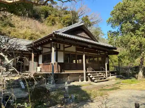 回春院の{uncategorized: "未分類", other: "その他", undefined: "問題あり", building: "その他建物", grave: "お墓", sacred_gate: "鳥居", guardian: "狛犬", statue: "像", buddha: "仏像", history: "歴史", nature: "自然", garden: "庭園", animal: "動物", pagoda: "塔", temizu: "手水舎", mountain_gate: "山門・神門", sanctuary: "本殿・本堂", subordinate: "末社・摂社", art: "芸術", scenery: "景色", jizo: "地蔵", ema: "絵馬", goshuin: "御朱印", omikuji: "おみくじ", items: "授与品その他", amulet: "お守り", goshuincho: "御朱印帳", eats: "食事", festival: "お祭り", votive_dance: "神楽", shichigosan: "七五三参", wedding: "結婚式", experience: "体験その他", initially: "初詣", around: "周辺", anti_infection: "感染症対策"}