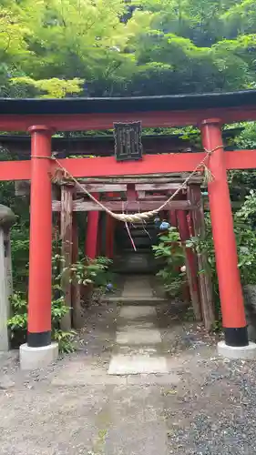 栗川稲荷神社の鳥居