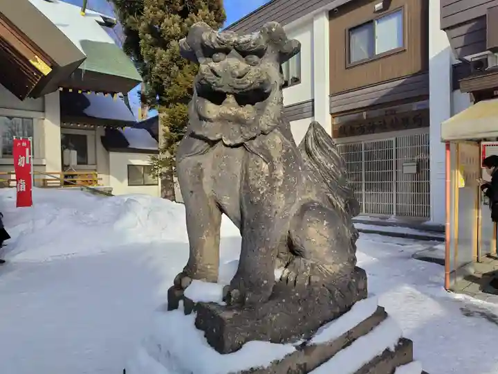 烈々布神社の狛犬