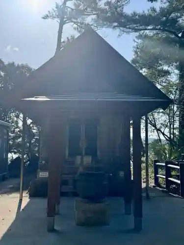 龍神社の{uncategorized: "未分類", other: "その他", undefined: "問題あり", building: "その他建物", grave: "お墓", sacred_gate: "鳥居", guardian: "狛犬", statue: "像", buddha: "仏像", history: "歴史", nature: "自然", garden: "庭園", animal: "動物", pagoda: "塔", temizu: "手水舎", mountain_gate: "山門・神門", sanctuary: "本殿・本堂", subordinate: "末社・摂社", art: "芸術", scenery: "景色", jizo: "地蔵", ema: "絵馬", goshuin: "御朱印", omikuji: "おみくじ", items: "授与品その他", amulet: "お守り", goshuincho: "御朱印帳", eats: "食事", festival: "お祭り", votive_dance: "神楽", shichigosan: "七五三参", wedding: "結婚式", experience: "体験その他", initially: "初詣", around: "周辺", anti_infection: "感染症対策"}