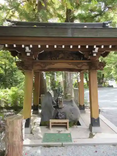 山中諏訪神社の手水舎