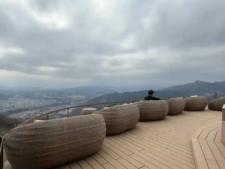 宝登山神社奥宮の{uncategorized: "未分類", other: "その他", undefined: "問題あり", building: "その他建物", grave: "お墓", sacred_gate: "鳥居", guardian: "狛犬", statue: "像", buddha: "仏像", history: "歴史", nature: "自然", garden: "庭園", animal: "動物", pagoda: "塔", temizu: "手水舎", mountain_gate: "山門・神門", sanctuary: "本殿・本堂", subordinate: "末社・摂社", art: "芸術", scenery: "景色", jizo: "地蔵", ema: "絵馬", goshuin: "御朱印", omikuji: "おみくじ", items: "授与品その他", amulet: "お守り", goshuincho: "御朱印帳", eats: "食事", festival: "お祭り", votive_dance: "神楽", shichigosan: "七五三参", wedding: "結婚式", experience: "体験その他", initially: "初詣", around: "周辺", anti_infection: "感染症対策"}