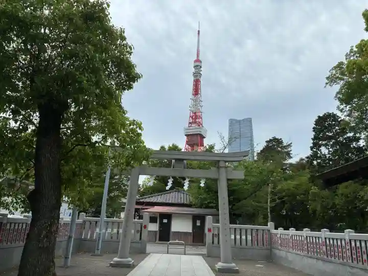 熊野神社の{uncategorized: "未分類", other: "その他", undefined: "問題あり", building: "その他建物", grave: "お墓", sacred_gate: "鳥居", guardian: "狛犬", statue: "像", buddha: "仏像", history: "歴史", nature: "自然", garden: "庭園", animal: "動物", pagoda: "塔", temizu: "手水舎", mountain_gate: "山門・神門", sanctuary: "本殿・本堂", subordinate: "末社・摂社", art: "芸術", scenery: "景色", jizo: "地蔵", ema: "絵馬", goshuin: "御朱印", omikuji: "おみくじ", items: "授与品その他", amulet: "お守り", goshuincho: "御朱印帳", eats: "食事", festival: "お祭り", votive_dance: "神楽", shichigosan: "七五三参", wedding: "結婚式", experience: "体験その他", initially: "初詣", around: "周辺", anti_infection: "感染症対策"}