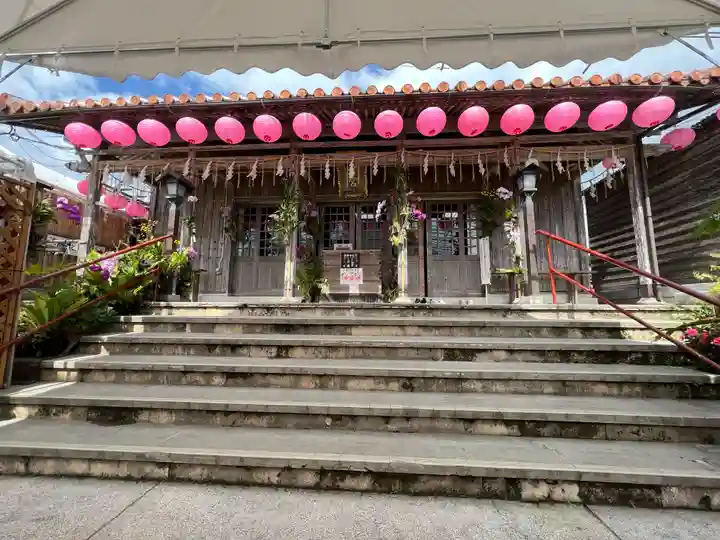 沖宮の本殿・本堂