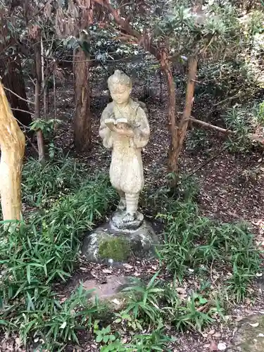 葛木倭文座天羽雷命神社の像