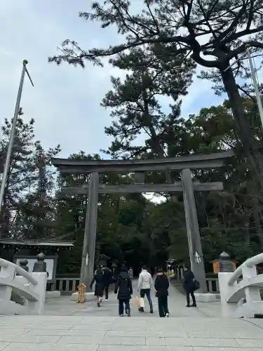 寒川神社の{uncategorized: "未分類", other: "その他", undefined: "問題あり", building: "その他建物", grave: "お墓", sacred_gate: "鳥居", guardian: "狛犬", statue: "像", buddha: "仏像", history: "歴史", nature: "自然", garden: "庭園", animal: "動物", pagoda: "塔", temizu: "手水舎", mountain_gate: "山門・神門", sanctuary: "本殿・本堂", subordinate: "末社・摂社", art: "芸術", scenery: "景色", jizo: "地蔵", ema: "絵馬", goshuin: "御朱印", omikuji: "おみくじ", items: "授与品その他", amulet: "お守り", goshuincho: "御朱印帳", eats: "食事", festival: "お祭り", votive_dance: "神楽", shichigosan: "七五三参", wedding: "結婚式", experience: "体験その他", initially: "初詣", around: "周辺", anti_infection: "感染症対策"}