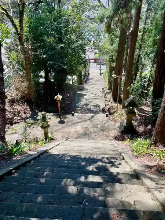 與瀬神社(与瀬神社)の{uncategorized: "未分類", other: "その他", undefined: "問題あり", building: "その他建物", grave: "お墓", sacred_gate: "鳥居", guardian: "狛犬", statue: "像", buddha: "仏像", history: "歴史", nature: "自然", garden: "庭園", animal: "動物", pagoda: "塔", temizu: "手水舎", mountain_gate: "山門・神門", sanctuary: "本殿・本堂", subordinate: "末社・摂社", art: "芸術", scenery: "景色", jizo: "地蔵", ema: "絵馬", goshuin: "御朱印", omikuji: "おみくじ", items: "授与品その他", amulet: "お守り", goshuincho: "御朱印帳", eats: "食事", festival: "お祭り", votive_dance: "神楽", shichigosan: "七五三参", wedding: "結婚式", experience: "体験その他", initially: "初詣", around: "周辺", anti_infection: "感染症対策"}