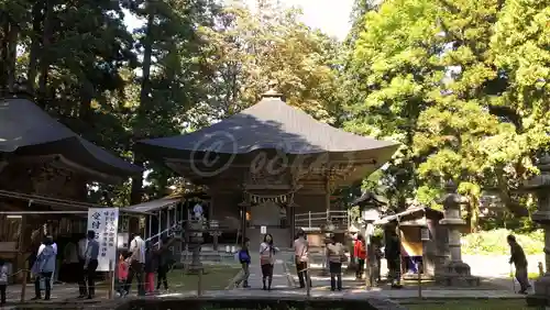蜂子神社の本殿・本堂