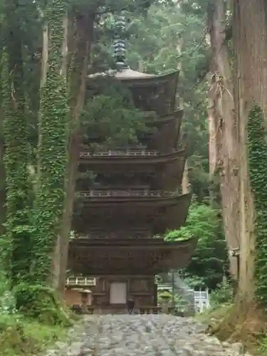 出羽神社(出羽三山神社)～三神合祭殿～の塔