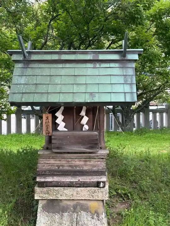 御厨神社の{uncategorized: "未分類", other: "その他", undefined: "問題あり", building: "その他建物", grave: "お墓", sacred_gate: "鳥居", guardian: "狛犬", statue: "像", buddha: "仏像", history: "歴史", nature: "自然", garden: "庭園", animal: "動物", pagoda: "塔", temizu: "手水舎", mountain_gate: "山門・神門", sanctuary: "本殿・本堂", subordinate: "末社・摂社", art: "芸術", scenery: "景色", jizo: "地蔵", ema: "絵馬", goshuin: "御朱印", omikuji: "おみくじ", items: "授与品その他", amulet: "お守り", goshuincho: "御朱印帳", eats: "食事", festival: "お祭り", votive_dance: "神楽", shichigosan: "七五三参", wedding: "結婚式", experience: "体験その他", initially: "初詣", around: "周辺", anti_infection: "感染症対策"}