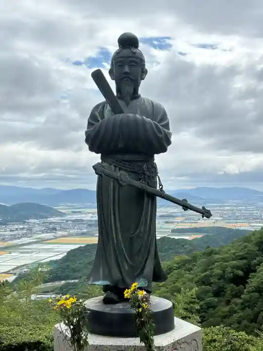 観音正寺の{uncategorized: "未分類", other: "その他", undefined: "問題あり", building: "その他建物", grave: "お墓", sacred_gate: "鳥居", guardian: "狛犬", statue: "像", buddha: "仏像", history: "歴史", nature: "自然", garden: "庭園", animal: "動物", pagoda: "塔", temizu: "手水舎", mountain_gate: "山門・神門", sanctuary: "本殿・本堂", subordinate: "末社・摂社", art: "芸術", scenery: "景色", jizo: "地蔵", ema: "絵馬", goshuin: "御朱印", omikuji: "おみくじ", items: "授与品その他", amulet: "お守り", goshuincho: "御朱印帳", eats: "食事", festival: "お祭り", votive_dance: "神楽", shichigosan: "七五三参", wedding: "結婚式", experience: "体験その他", initially: "初詣", around: "周辺", anti_infection: "感染症対策"}
