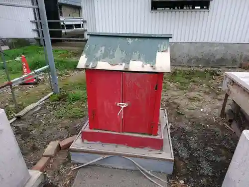 タカトシ牧場神社の本殿