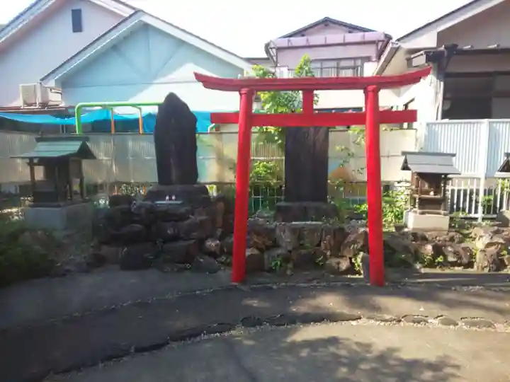 天王坊稲荷神社の末社・摂社
