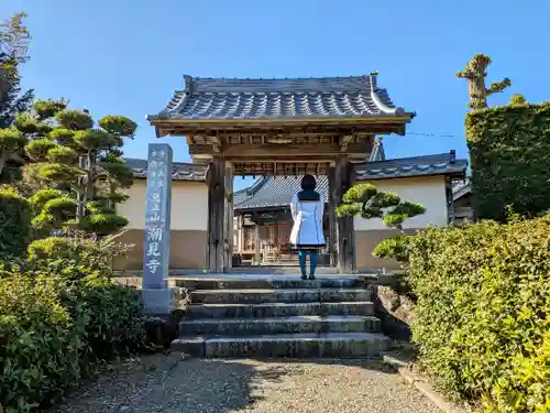 潮見寺の山門