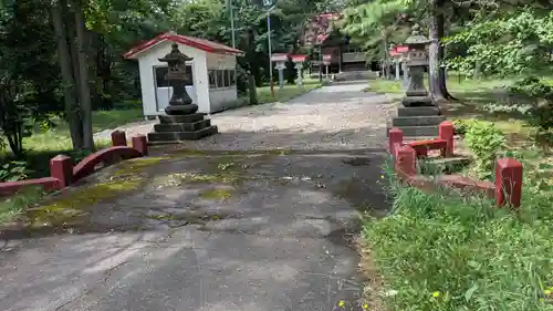 雨龍神社の庭園