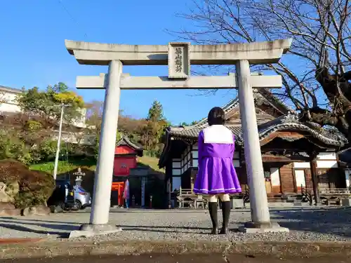 築山稲荷大明神の鳥居